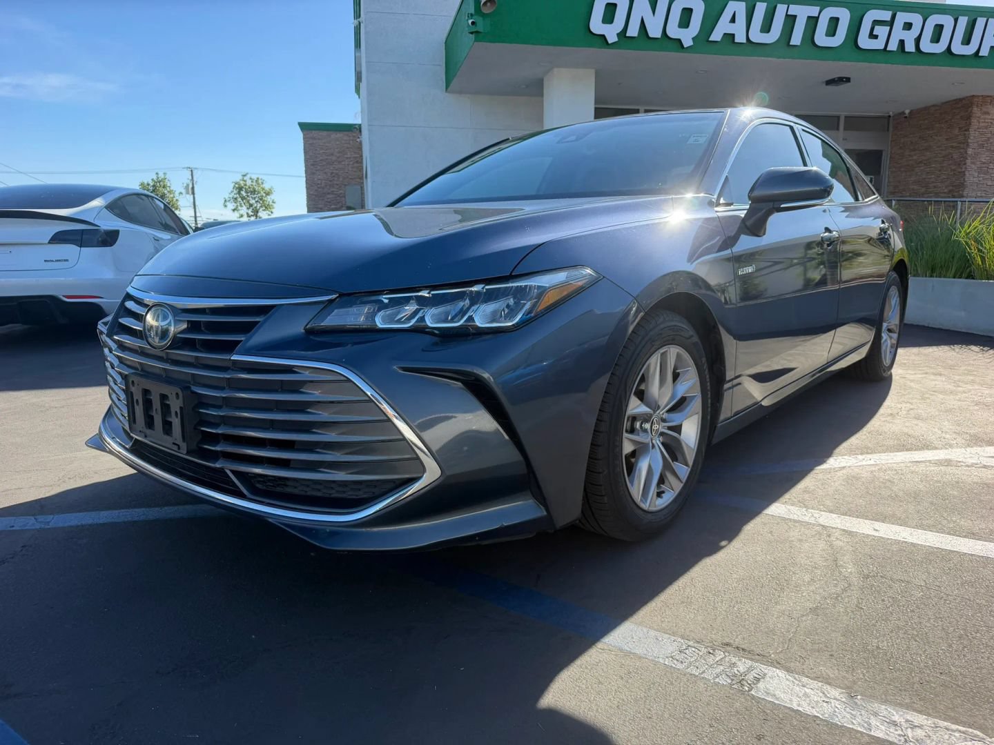 Used 2021 Toyota Avalon XLE FWD image 2