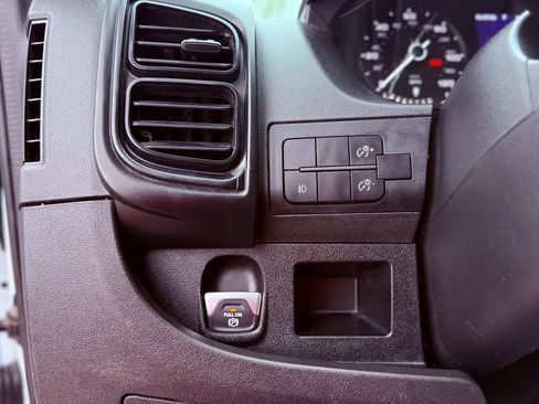 Used 2025 RAM ProMaster 2500 w/ Convenience Group FWD image 18