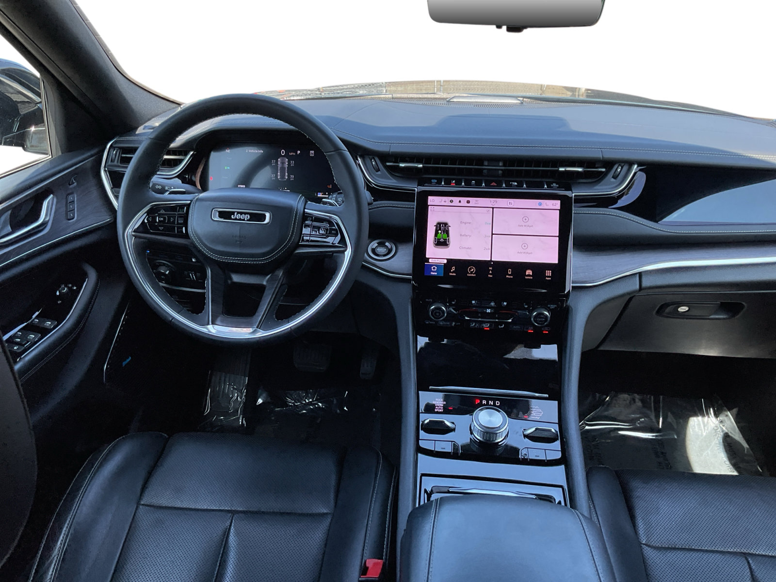 Used 2023 Jeep Grand Cherokee Overland w/ Luxury Tech Group IV AWD/4WD image 14
