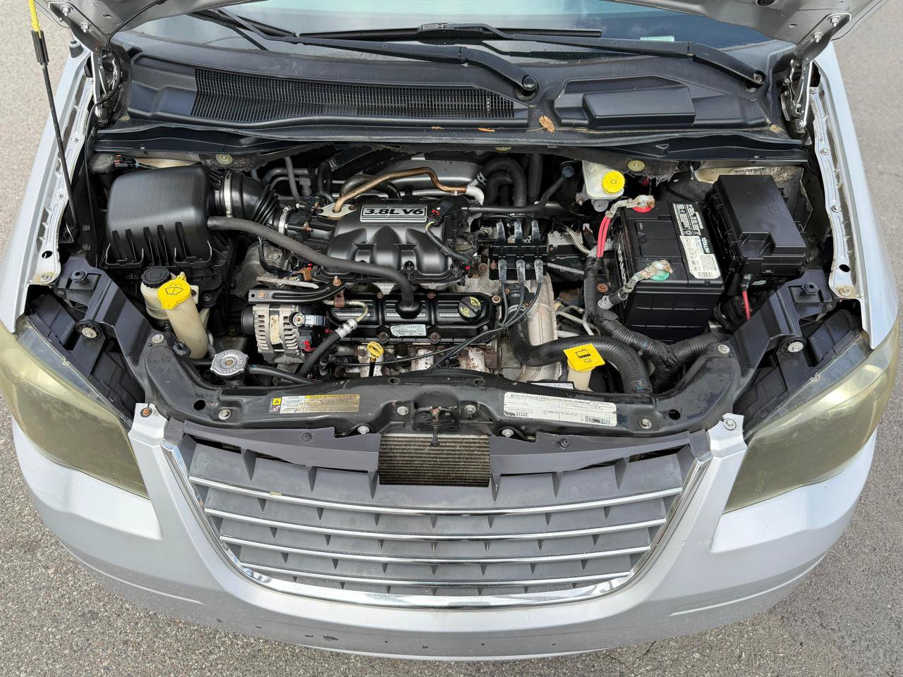 Used 2010 Chrysler Town & Country Touring FWD image 16