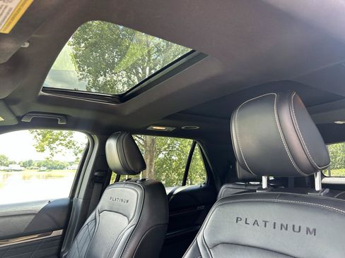Used 2018 Ford Explorer Platinum AWD/4WD image 9