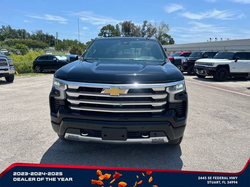 Used 2022 Chevrolet Silverado 1500 High Country w/ Z71 Off-Road Package AWD/4WD image 2