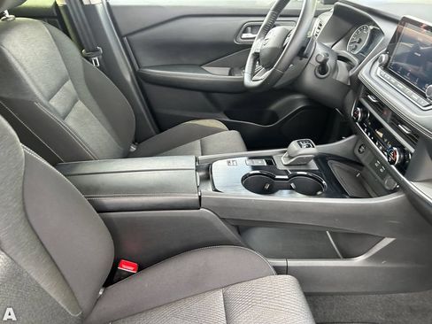 Used 2025 Nissan Rogue SV FWD image 12