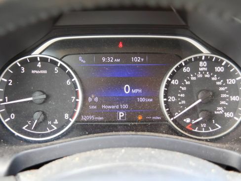 Used 2024 Nissan Murano SV FWD image 11