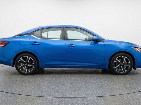 Used 2025 Nissan Sentra SV image 11