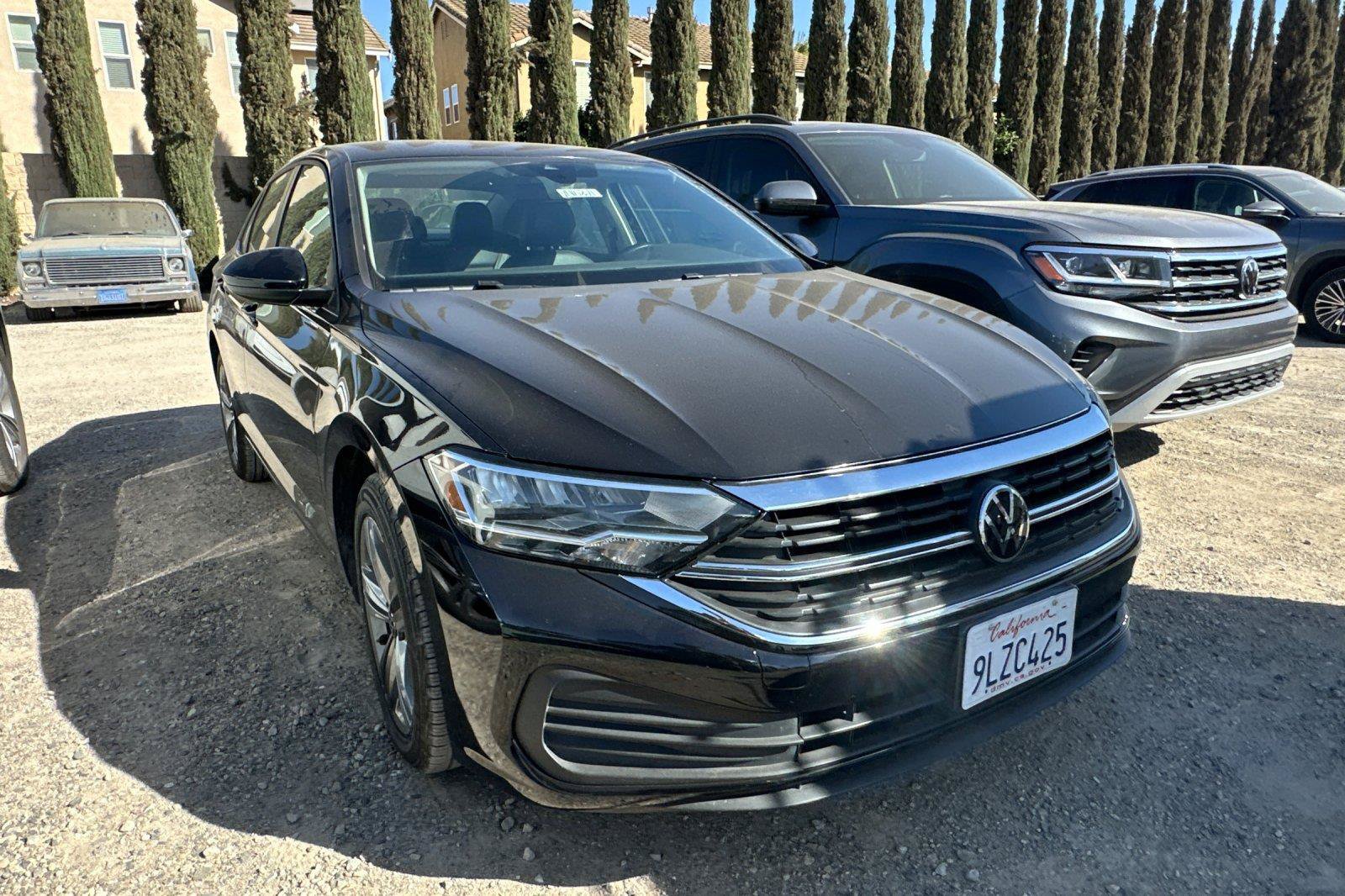 Used 2024 Volkswagen Jetta SE FWD image 1