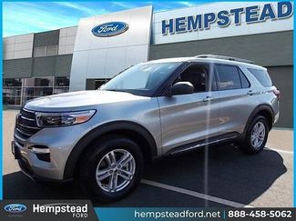 Certified 2022 Ford Explorer XLT image 1