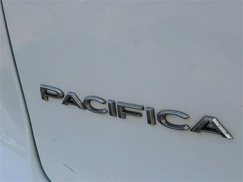 Used 2019 Chrysler Pacifica Limited w/ Tire & Wheel Group image 10