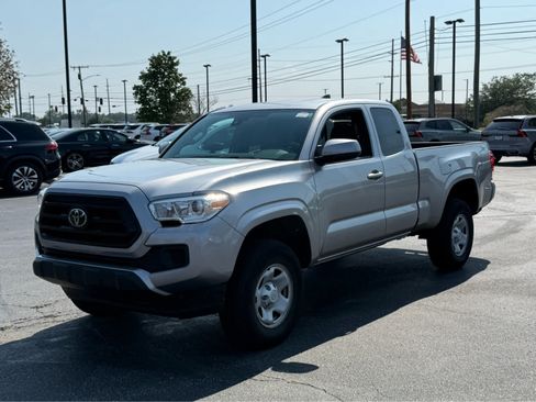 Used 2021 Toyota Tacoma SR w/ SR Convenience Package AWD/4WD image 3