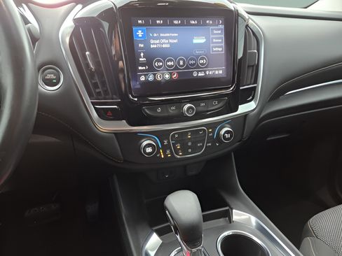 Used 2021 Chevrolet Traverse LT image 23