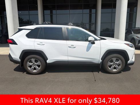 Used 2025 Toyota RAV4 XLE FWD image 5