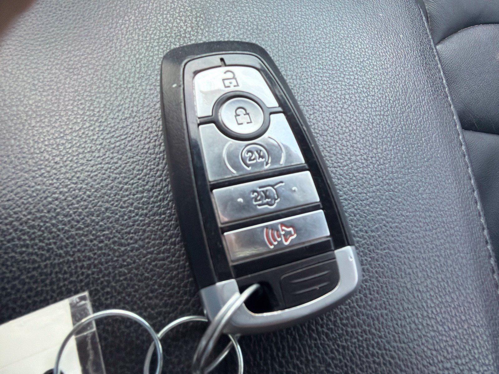 Used 2018 Ford Explorer XLT w/ Equipment Group 202A AWD/4WD image 25