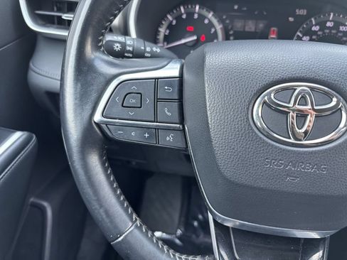 Used 2021 Toyota Highlander XLE AWD/4WD image 16