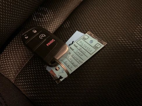 Used 2017 Jeep Renegade Latitude AWD/4WD image 29