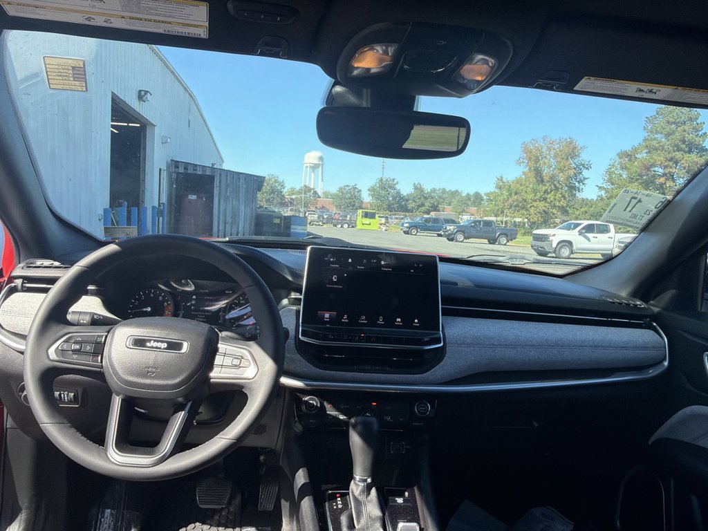 Used 2023 Jeep Compass Latitude w/ Convenience Group AWD/4WD image 19