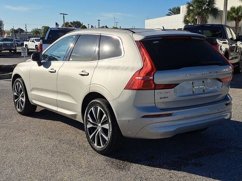 Used 2022 Volvo XC60 B5 Momentum w/ Advanced Package image 4