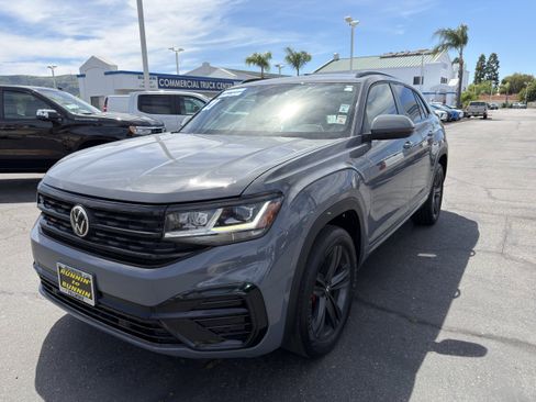 Used 2021 Volkswagen Atlas Cross Sport SE w/ Panoramic Sunroof Package FWD image 4