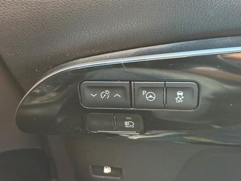 Used 2019 Toyota Prius LE image 29