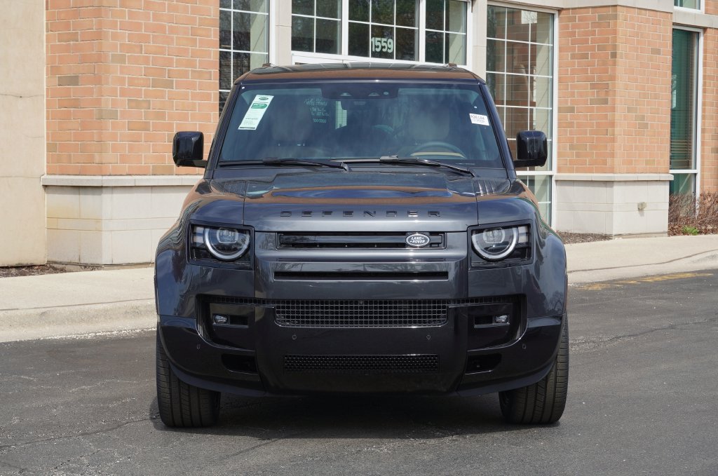 Used 2026 Land Rover Defender 130 X-Dynamic SE AWD/4WD image 4