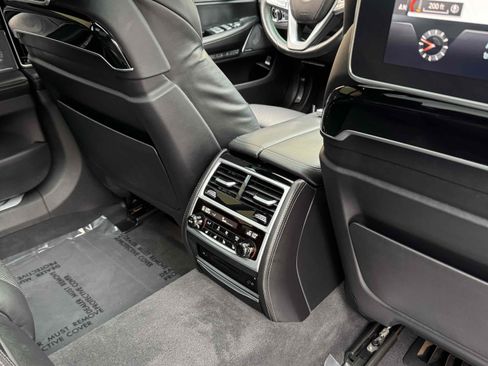 Used 2018 BMW ALPINA B7 xDrive image 31