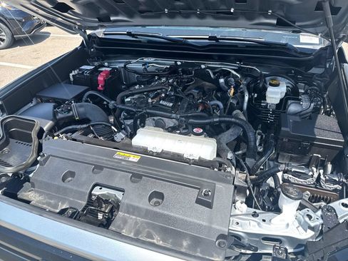 Used 2025 Toyota Tacoma SR5 AWD/4WD image 42