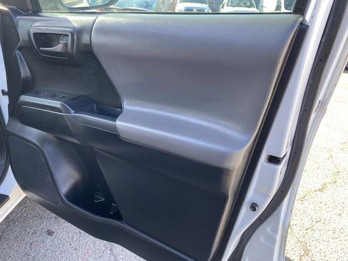 Used 2017 Toyota Tacoma SR RWD image 19