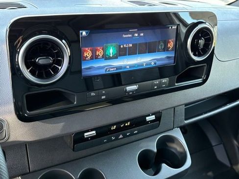 Used 2025 Mercedes-Benz Sprinter 2500 image 14