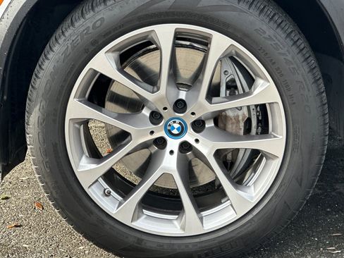 Certified 2022 BMW X5 xDrive45e w/ Climate Comfort Package image 38