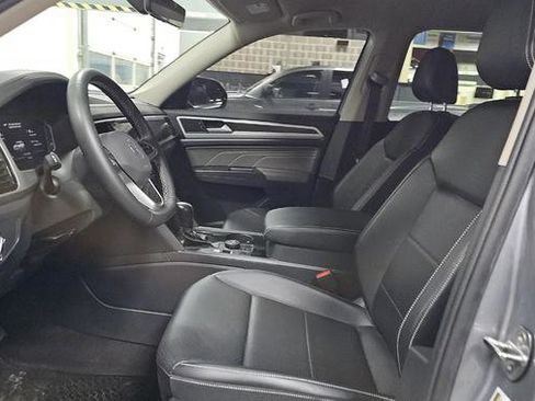 Used 2022 Volkswagen Atlas SE w/ Black Wheel Package image 10