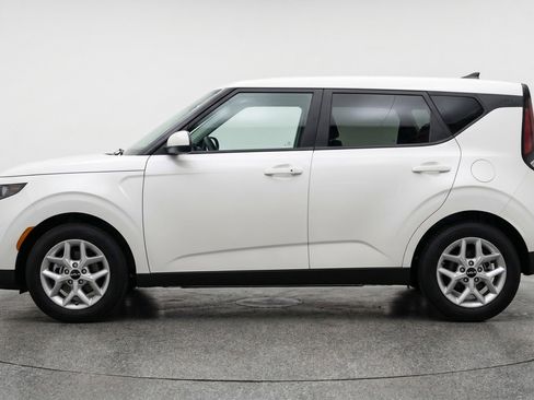 Used 2025 Kia Soul LX w/ LX Technology Package FWD image 5