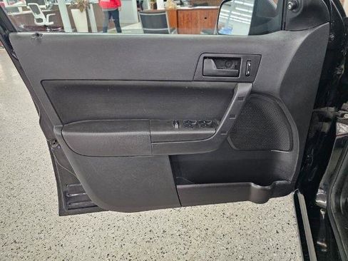 Used 2010 Ford Focus SE image 23
