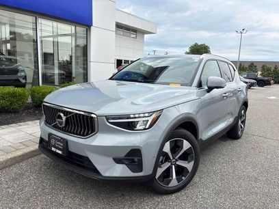 Used 2025 Volvo XC40 B5 Plus