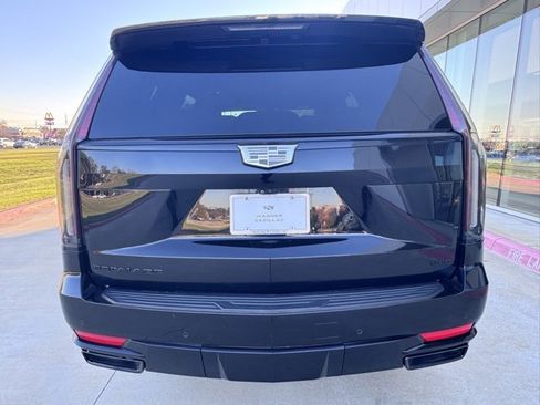 Used 2023 Cadillac Escalade Sport w/ LPO, ONYX Package image 4