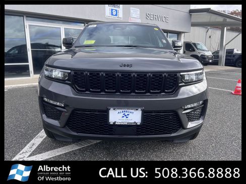 New 2025 Jeep Grand Cherokee Limited w/ Black Appearance Package image 8