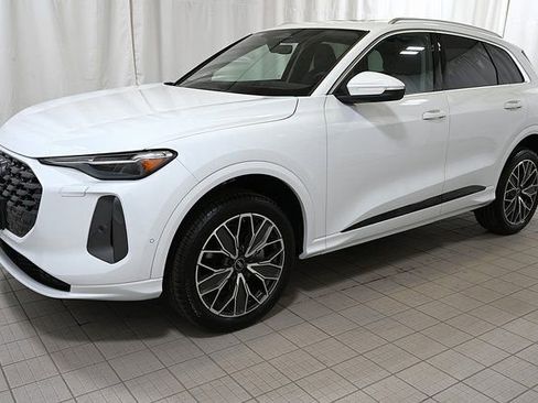 Used 2025 Audi Q5 Premium Plus w/ Premium Plus AWD/4WD image 1