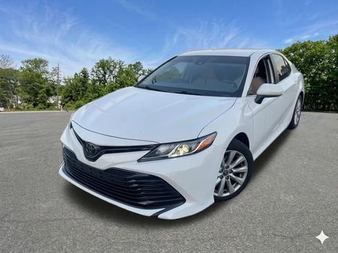 Used 2020 Toyota Camry LE FWD image 4