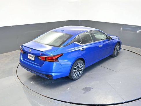Used 2025 Nissan Altima 2.5 SV FWD image 39