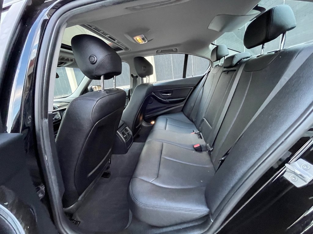 Used 2016 BMW 320i Sedan RWD image 32