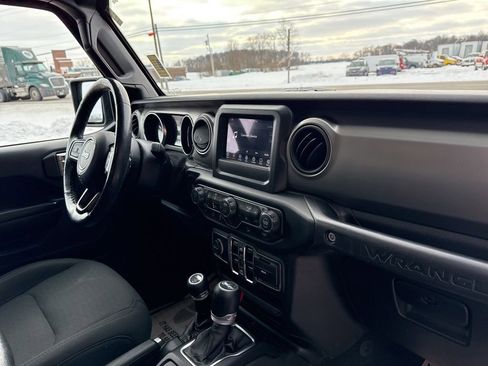 Used 2019 Jeep Wrangler Unlimited Sport S image 38