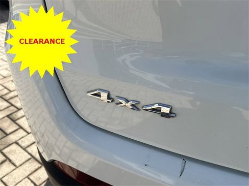 Used 2024 Jeep Compass Latitude image 10