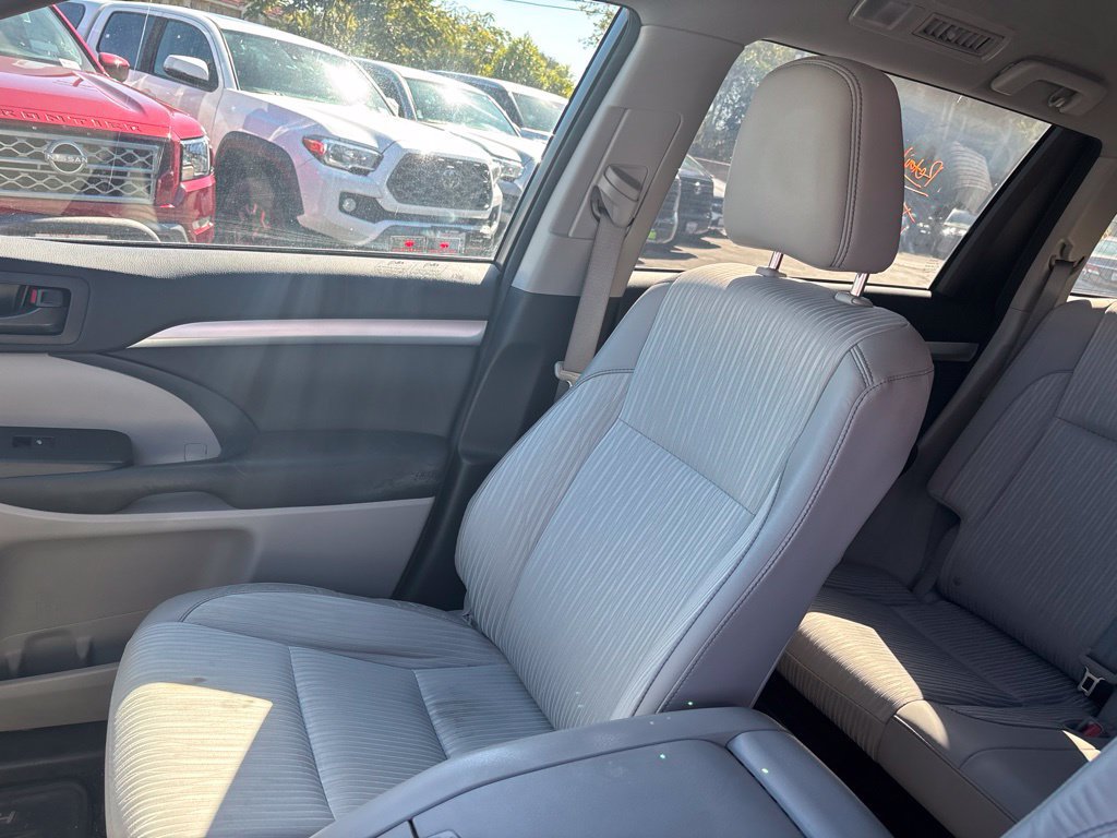 Used 2015 Toyota Highlander Plus AWD/4WD image 15