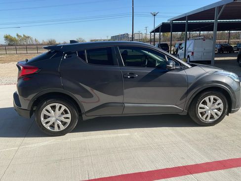 Used 2021 Toyota C-HR LE image 8