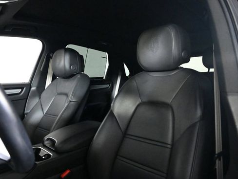 Used 2023 Porsche Cayenne Platinum Edition AWD/4WD image 9