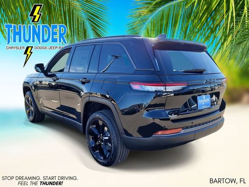 New 2026 Jeep Grand Cherokee Limited w/ Limited Altitude Package AWD/4WD image 3