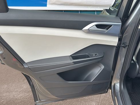 New 2026 Volkswagen Taos SE FWD image 14