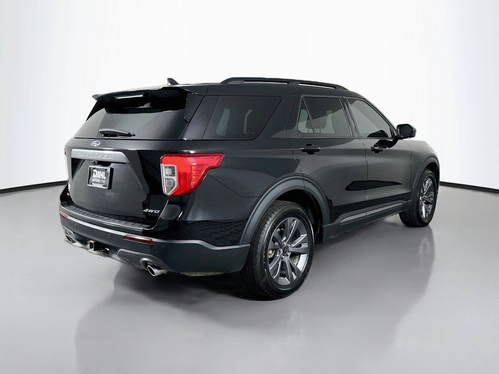 Used 2023 Ford Explorer XLT w/ Equipment Group 202A AWD/4WD image 13