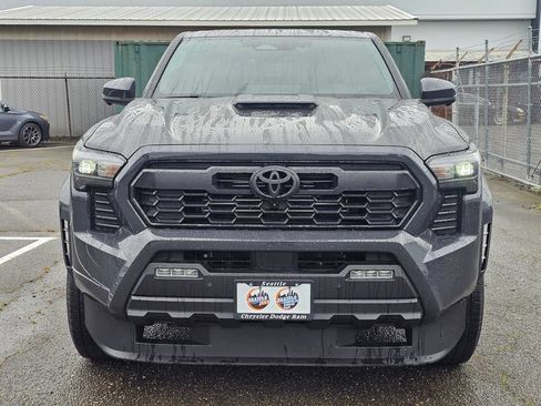 Used 2025 Toyota Tacoma TRD Sport AWD/4WD image 3