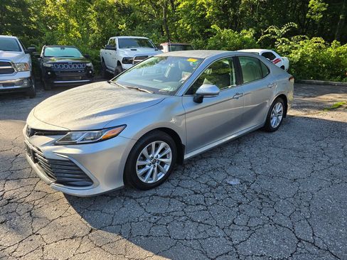 Used 2023 Toyota Camry LE w/ Convenience Package FWD image 2