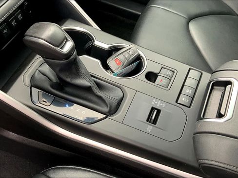 Used 2021 Toyota Highlander XLE image 17