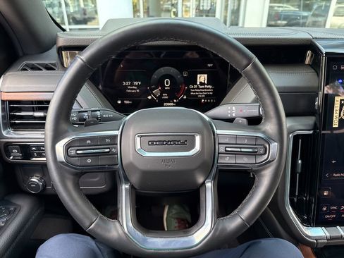 Used 2025 GMC Yukon Denali image 29